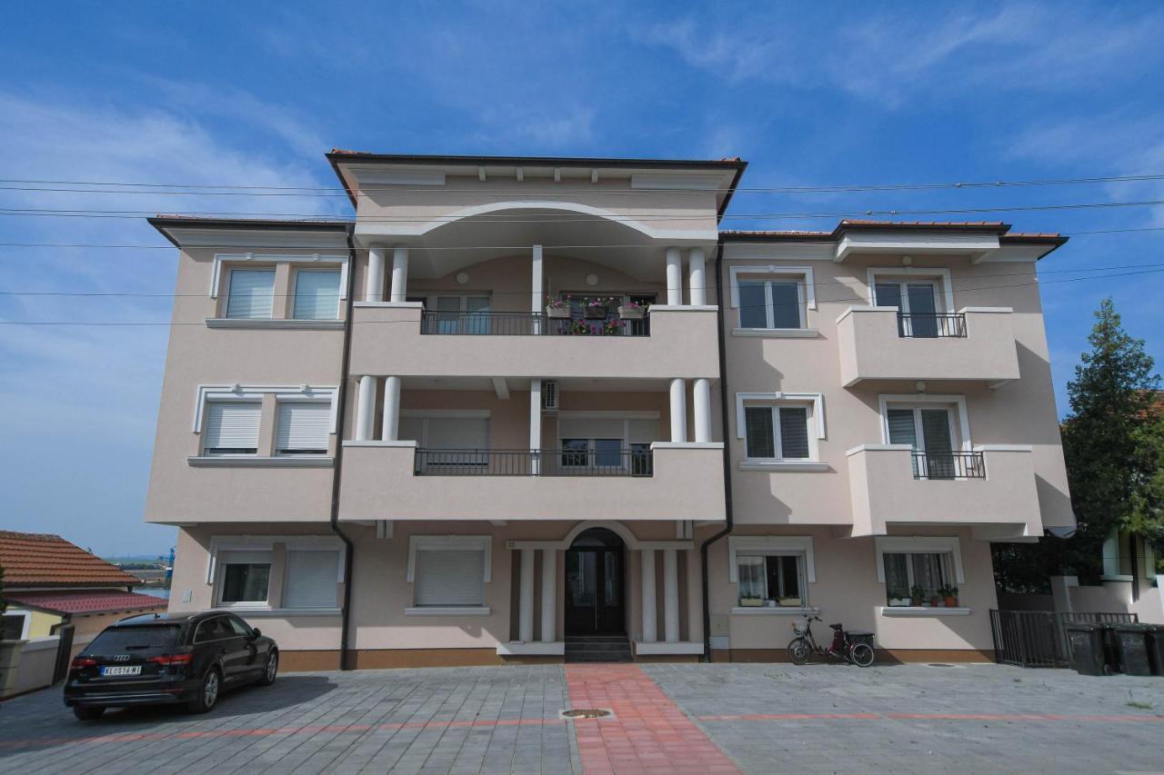 Apartment Plaza Kladovo Exterior photo